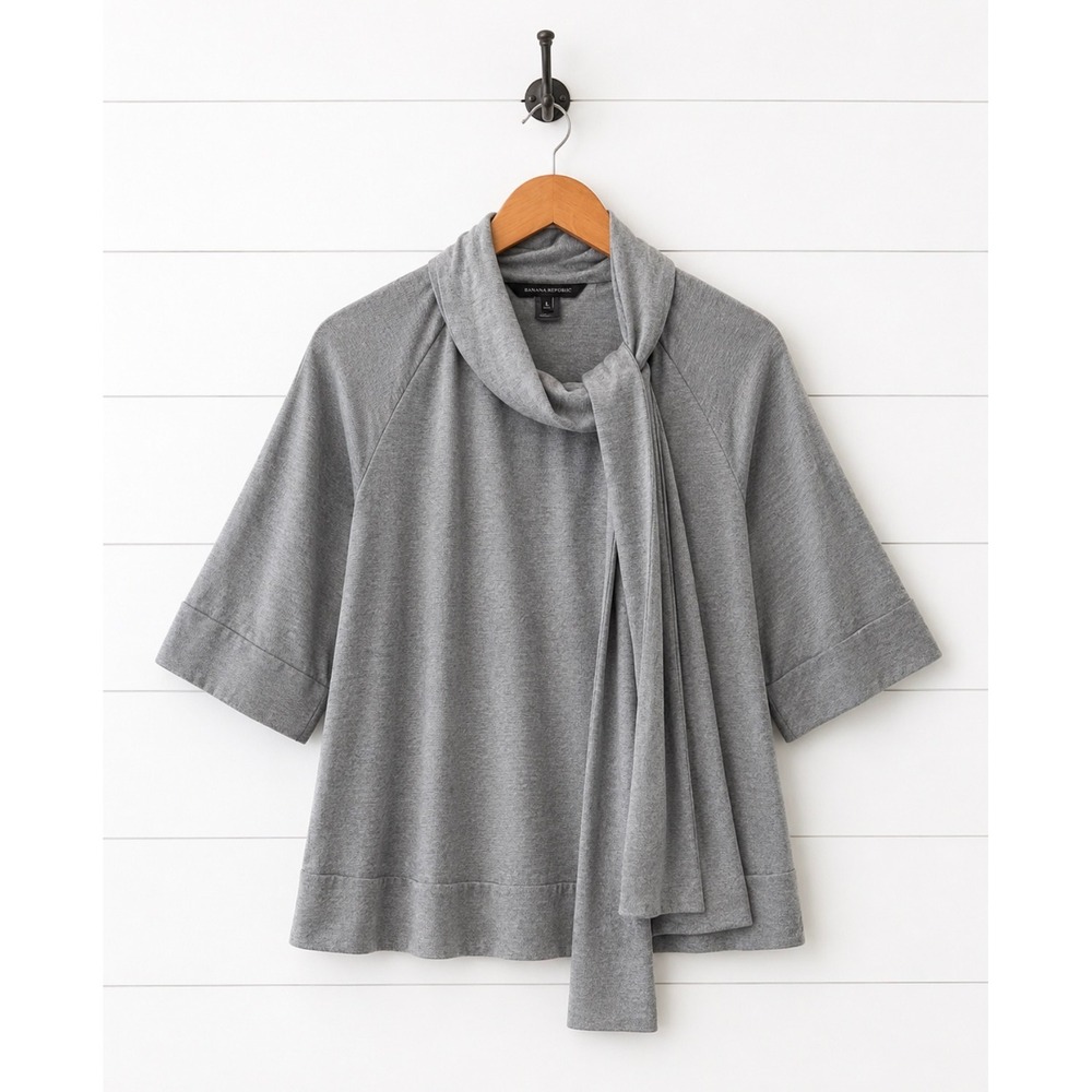 French Connection Gray Tie Neck Blouse Size 0 Soft Knit Bow Top Contemporary EUC